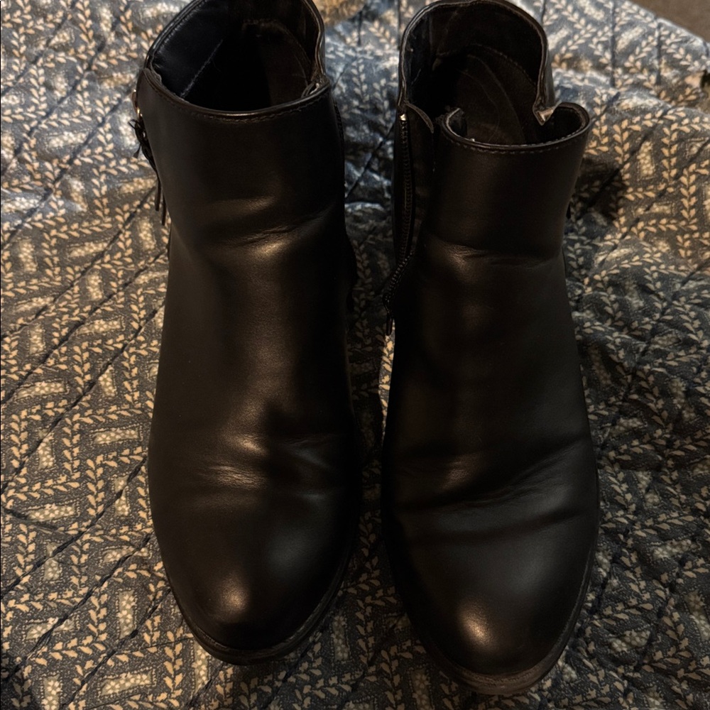 Arizona Love Black Ankle Boots